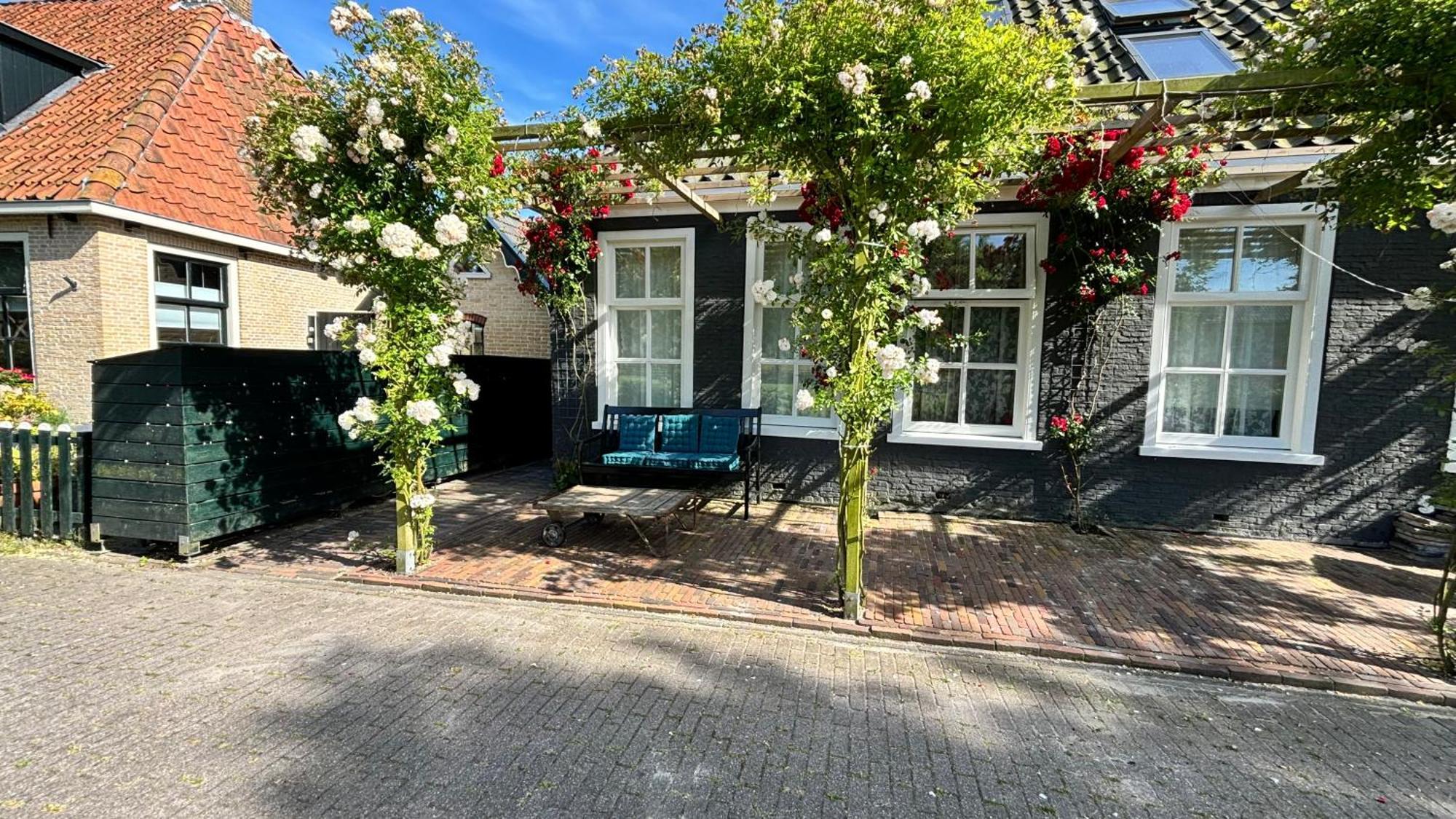Apartmán Hus Fan Eartiids Huns Exteriér fotografie